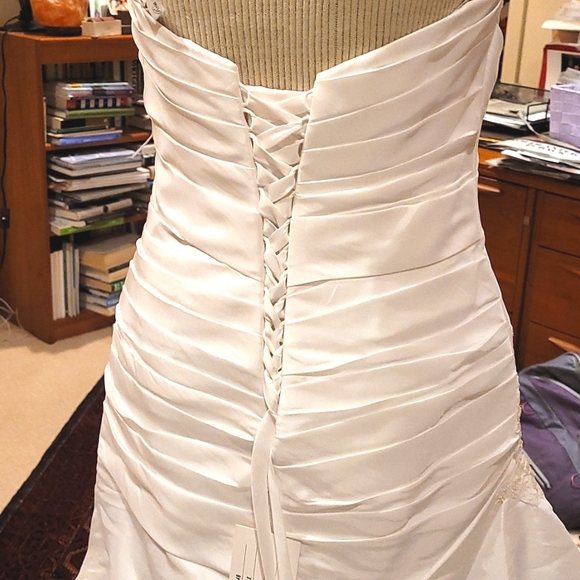 Gathered pleated sweetheart feather beaded Rhinestones lace applique bridal gown - Picture 7 of 12